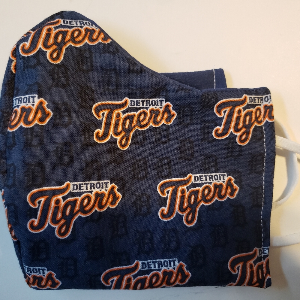 Reversible face covering / mask